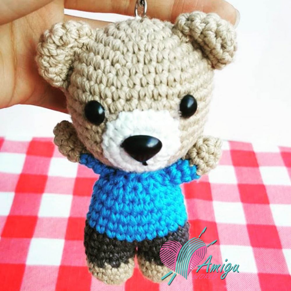 Amigurumi Bear keychain crochet pattern by Amigu World
