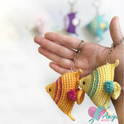 Fish keychain amigurumi Free pattern