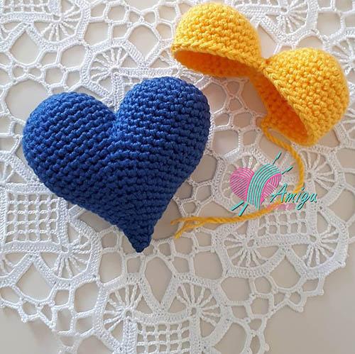 Heart bag charm: Crochet pattern