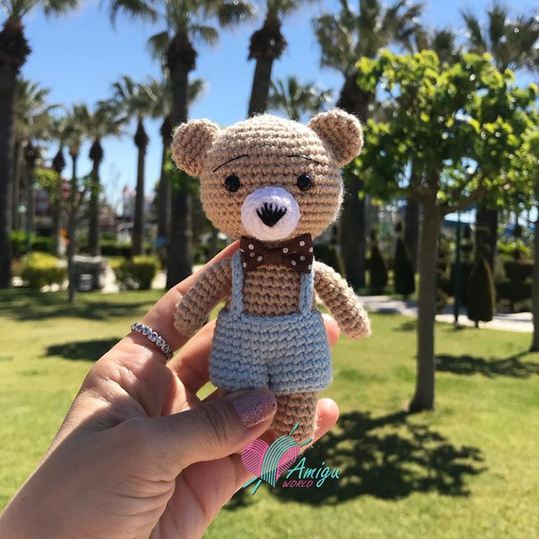 Small teddy bear amigurumi keychain crochet