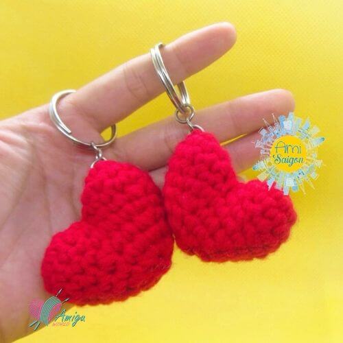 Heart keychain amigurumi free crochet pattern