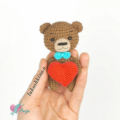 Small crochet bear keychain free amigurumi pattern