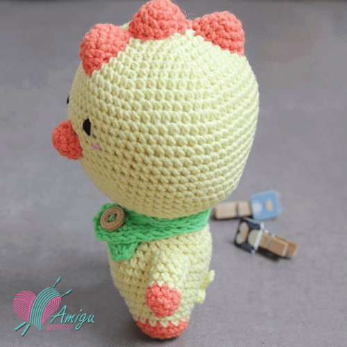 Cute fat chicken amigurumi free crochet pattern