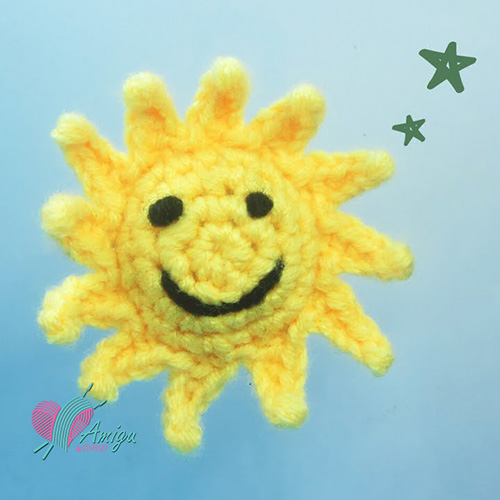 Sun keychain amigurumi free crochet pattern