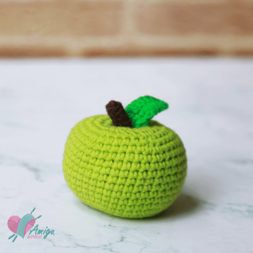 Crochet an apple amigurumi pattern by amiguworld