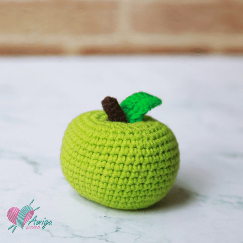 Crochet an apple amigurumi