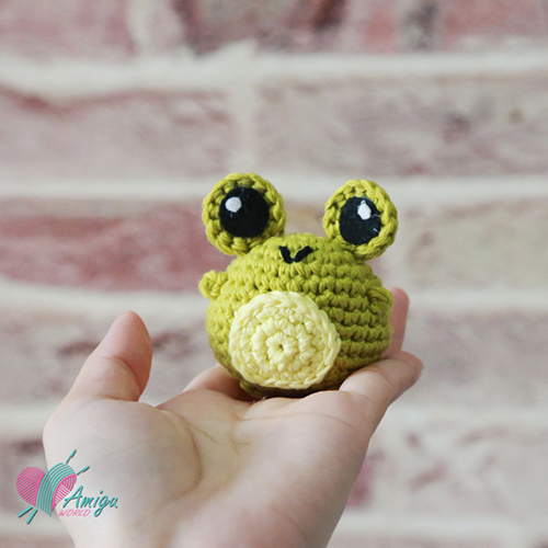 Small amigurumi Frog crochet pattern