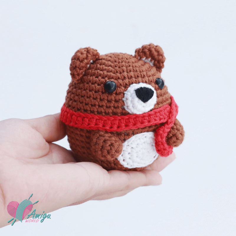 Christmas Bear Amigurumi crochet pattern (Photo: @amiguworld)