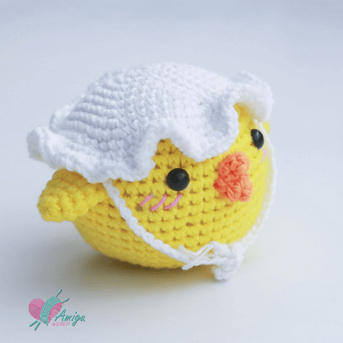 Amigurumi Chubby chicken with hat pattern by AmiBuzz