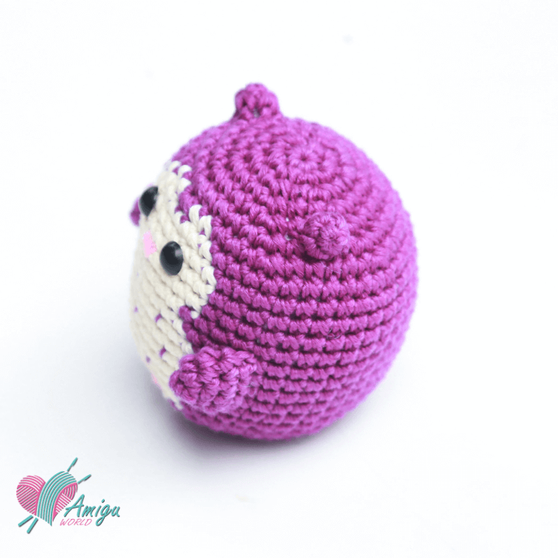 Chubby Owl amigurumi crochet free pattern (picture by AmiguWorld)