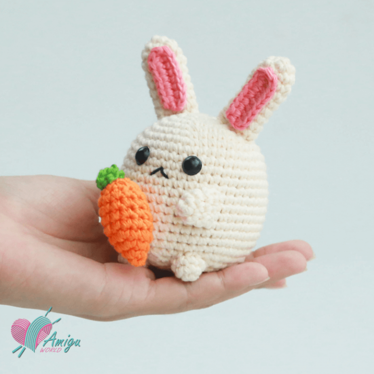 Rabbit Hugging Carrot Amigurumi Free Pattern