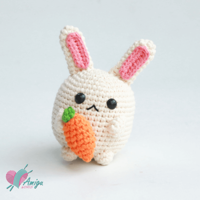 Amigurumi little Rabbit hugs carrot crochet pattern by AmiguWorld