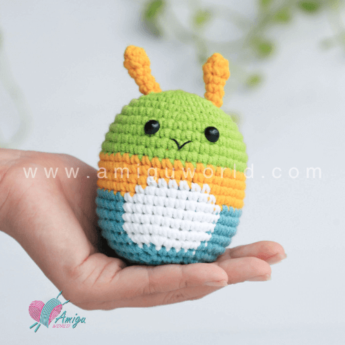 Colorful chubby worm free amigurumi crochet pattern