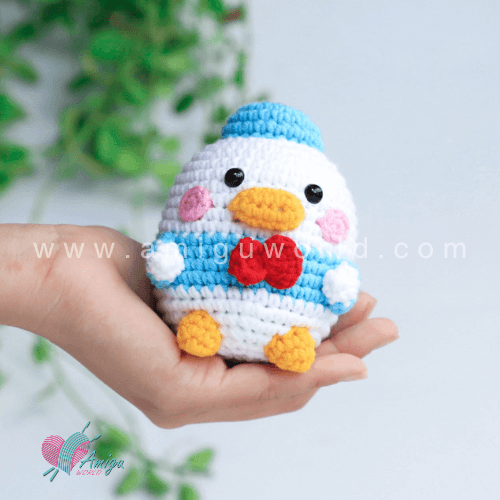 Amigurumi chubby Donald duck character free crochet pattern