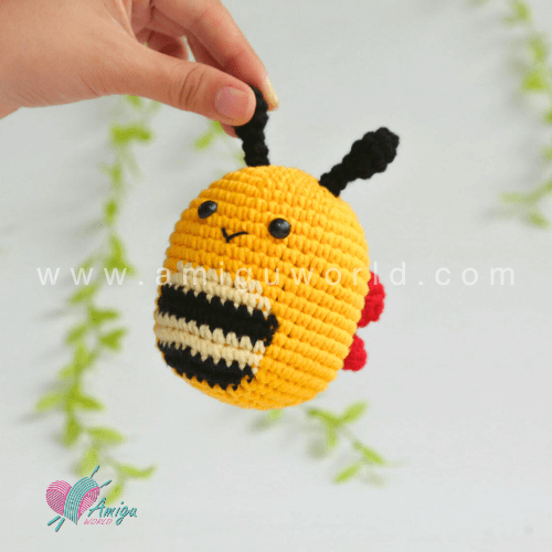 Amigurumi chubby bee free crochet pattern